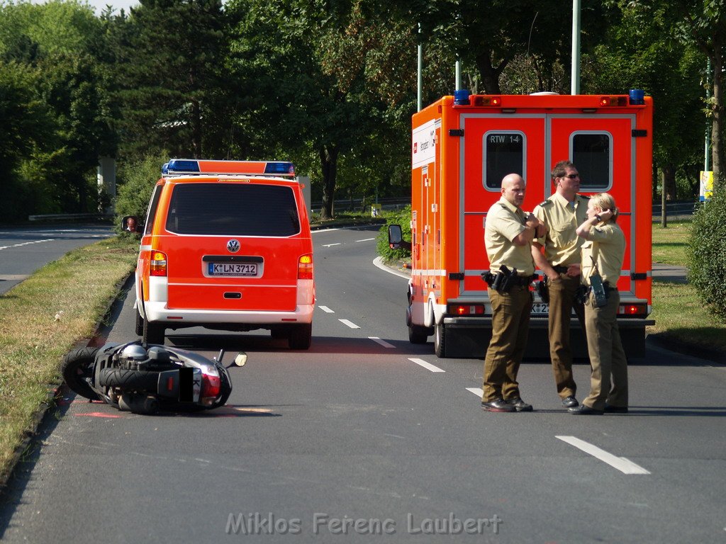 VU Roller PKW Koeln Riehlerstr Amsterdamerstr P63.JPG